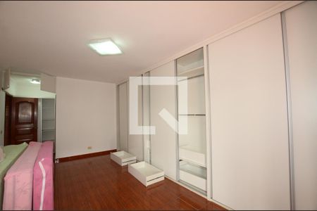 Casa de condomínio à venda com 300m², 4 quartos e 2 vagasQuarto 2 Suite