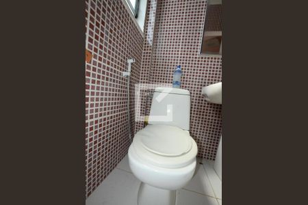 Casa de condomínio à venda com 300m², 4 quartos e 2 vagasBanheiro de Serviço