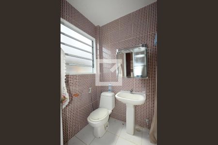 Casa de condomínio à venda com 300m², 4 quartos e 2 vagasBanheiro de Serviço