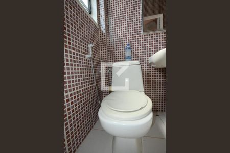 Casa de condomínio à venda com 300m², 4 quartos e 2 vagasBanheiro de Serviço