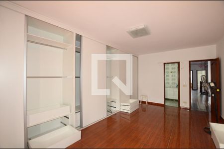 Casa de condomínio à venda com 300m², 4 quartos e 2 vagasQuarto 1 Suite