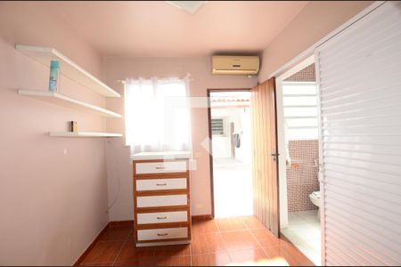 Casa de condomínio à venda com 300m², 4 quartos e 2 vagasQuarto de Serviço 2