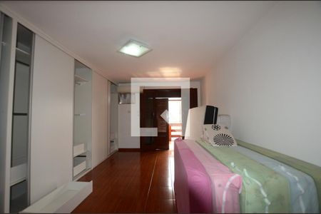 Casa de condomínio à venda com 300m², 4 quartos e 2 vagasQuarto 2 Suite