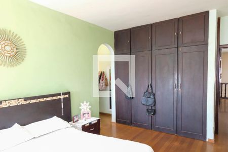 Casa à venda com 330m², 5 quartos e 2 vagasQuarto 1