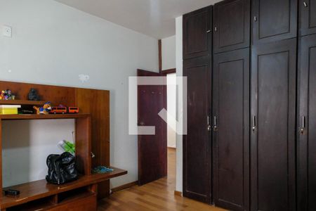 Casa à venda com 330m², 5 quartos e 2 vagasQuarto 4