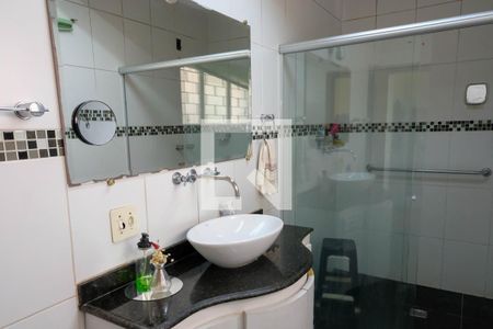 Casa à venda com 330m², 5 quartos e 2 vagasBanheiro