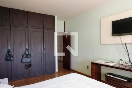 Casa à venda com 330m², 5 quartos e 2 vagasQuarto 1