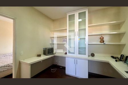 Apartamento à venda com 171m², 3 quartos e 1 vaga Apartamento à venda com 171m², 3 quartos e 1 vagaEscritório