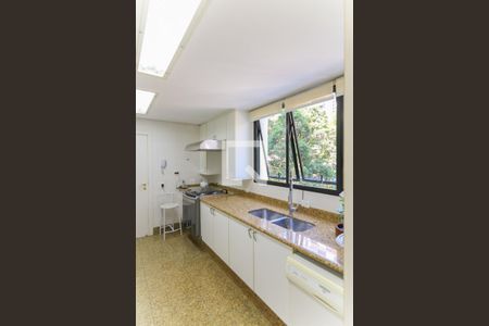 Apartamento à venda com 376m², 4 quartos e 6 vagas Apartamento à venda com 376m², 4 quartos e 6 vagasCozinha