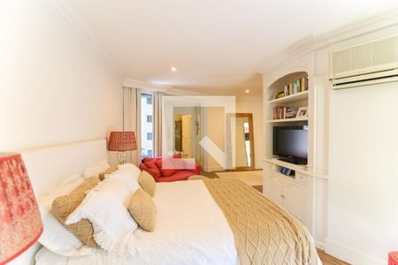 Apartamento à venda com 376m², 4 quartos e 6 vagas Apartamento à venda com 376m², 4 quartos e 6 vagasQuarto 3