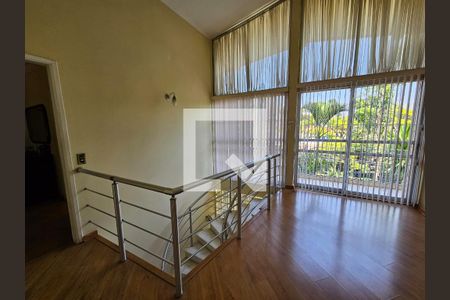 Casa à venda com 300m², 4 quartos e 4 vagasBanheiro Corredor