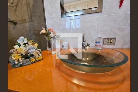 Casa à venda com 300m², 4 quartos e 4 vagasBanheiro Corredor - Torneira