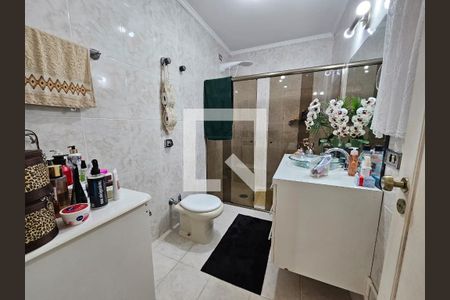 Casa à venda com 300m², 4 quartos e 4 vagasBanheiro da Suíte 2