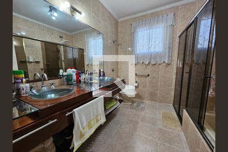 Casa à venda com 300m², 4 quartos e 4 vagasBanheiro da Suíte