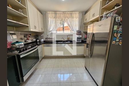 Casa à venda com 300m², 4 quartos e 4 vagasCozinha