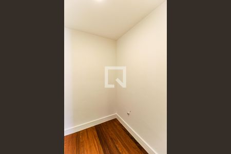 Casa de condomínio para alugar com 710m², 4 quartos e 5 vagas Casa de condomínio para alugar com 710m², 4 quartos e 5 vagasCloset