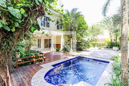 Casa de condomínio para alugar com 710m², 4 quartos e 5 vagas Casa de condomínio para alugar com 710m², 4 quartos e 5 vagasPiscina