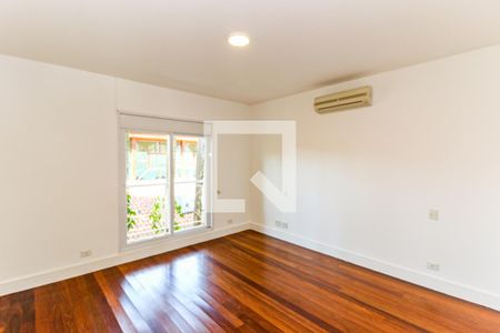 Casa de condomínio para alugar com 710m², 4 quartos e 5 vagas Casa de condomínio para alugar com 710m², 4 quartos e 5 vagasSuíte 3