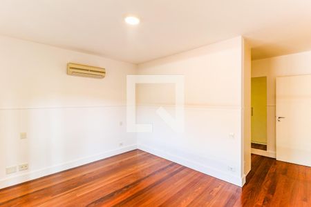 Casa de condomínio para alugar com 710m², 4 quartos e 5 vagas Casa de condomínio para alugar com 710m², 4 quartos e 5 vagasSuíte 2