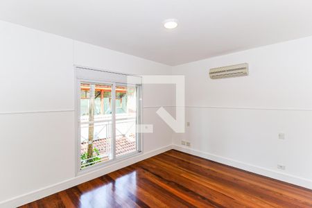 Casa de condomínio para alugar com 710m², 4 quartos e 5 vagas Casa de condomínio para alugar com 710m², 4 quartos e 5 vagasSuíte 2