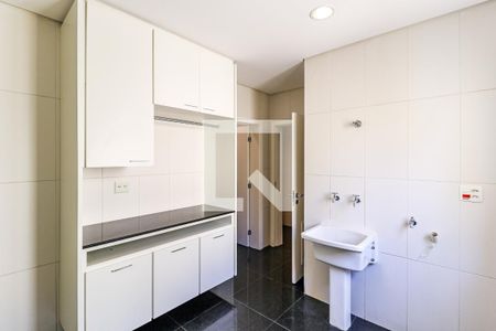Casa de condomínio para alugar com 710m², 4 quartos e 5 vagas Casa de condomínio para alugar com 710m², 4 quartos e 5 vagasÁrea de Serviço