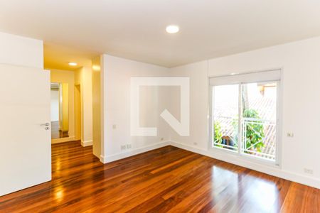 Casa de condomínio para alugar com 710m², 4 quartos e 5 vagas Casa de condomínio para alugar com 710m², 4 quartos e 5 vagasSuíte 3