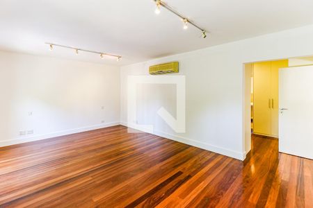 Casa de condomínio para alugar com 710m², 4 quartos e 5 vagas Casa de condomínio para alugar com 710m², 4 quartos e 5 vagasSuíte 4