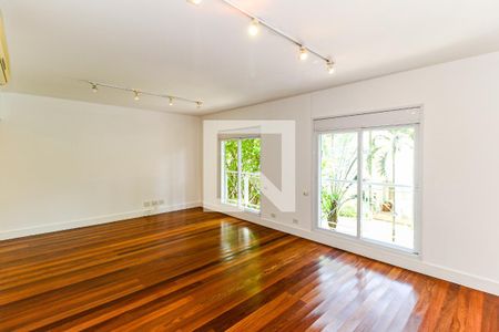 Casa de condomínio para alugar com 710m², 4 quartos e 5 vagas Casa de condomínio para alugar com 710m², 4 quartos e 5 vagasSuíte 4