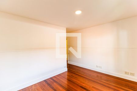 Casa de condomínio para alugar com 710m², 4 quartos e 5 vagas Casa de condomínio para alugar com 710m², 4 quartos e 5 vagasSuíte 2