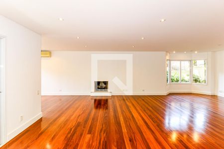 Sala de casa de condomínio para alugar com 4 quartos, 710m² em Jardim Petropolis, São Paulo