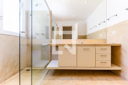 Casa de condomínio para alugar com 710m², 4 quartos e 5 vagas Casa de condomínio para alugar com 710m², 4 quartos e 5 vagasBanheiro Suíte 2