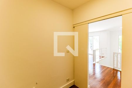 Casa de condomínio para alugar com 710m², 4 quartos e 5 vagas Casa de condomínio para alugar com 710m², 4 quartos e 5 vagasCloset