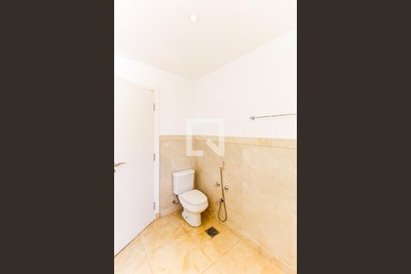 Casa de condomínio para alugar com 710m², 4 quartos e 5 vagas Casa de condomínio para alugar com 710m², 4 quartos e 5 vagasBanheiro Suíte 1