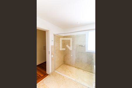 Casa de condomínio para alugar com 710m², 4 quartos e 5 vagas Casa de condomínio para alugar com 710m², 4 quartos e 5 vagasBanheiro Suíte 2