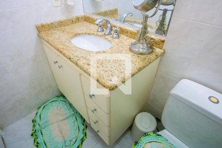 Casa à venda com 182m², 3 quartos e 4 vagasBanheiro do quarto 2