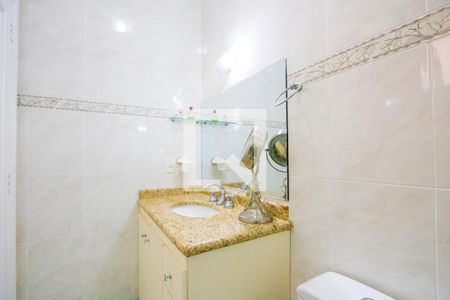 Casa à venda com 182m², 3 quartos e 4 vagasBanheiro do quarto 2