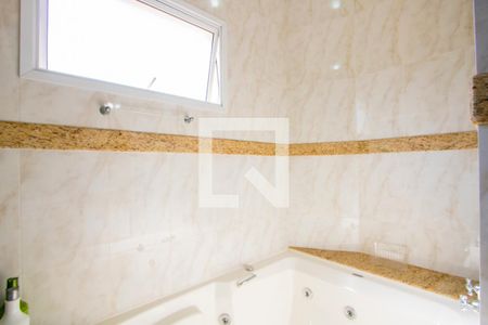 Casa à venda com 182m², 3 quartos e 4 vagasBanheiro do quarto 1