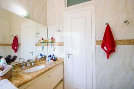 Casa à venda com 182m², 3 quartos e 4 vagasBanheiro do quarto 1