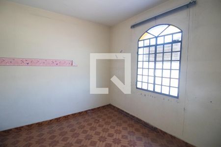 Casa à venda com 370m², 6 quartos e 2 vagasQuarto da casa dos fundos