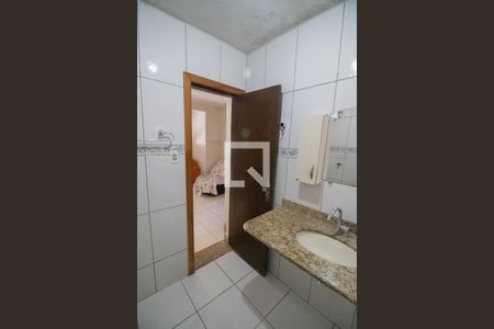 Casa à venda com 370m², 6 quartos e 2 vagasBanheiro Social da casa principal