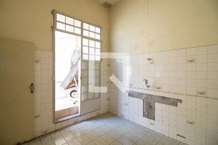 Casa à venda com 370m², 6 quartos e 2 vagasCozinha da casa dos fundos