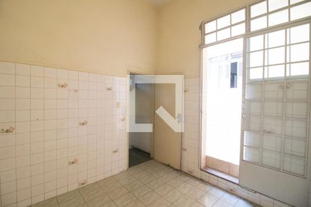 Casa à venda com 370m², 6 quartos e 2 vagasCozinha da casa dos fundos