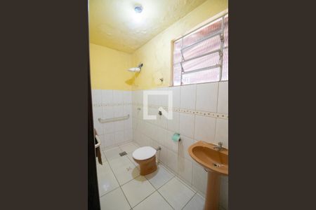 Casa à venda com 370m², 6 quartos e 2 vagasBanheiro de serviço da casa principal