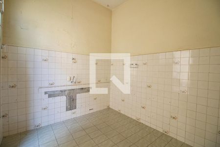 Casa à venda com 370m², 6 quartos e 2 vagasCozinha da casa dos fundos