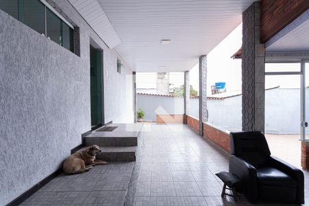 Casa à venda com 300m², 4 quartos e 4 vagas Casa à venda com 300m², 4 quartos e 4 vagasVaranda