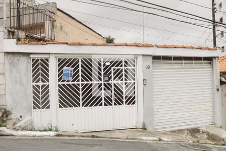 Casa à venda com 130m², 3 quartos e 2 vagas Casa à venda com 130m², 3 quartos e 2 vagasFachada