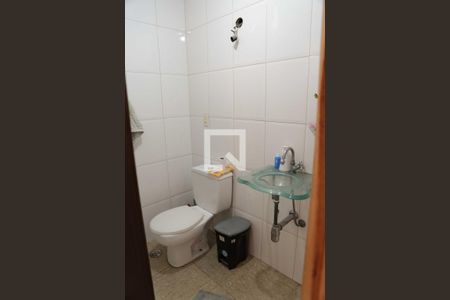 Casa à venda com 225m², 5 quartos e 2 vagas Casa à venda com 225m², 5 quartos e 2 vagasBanheiro