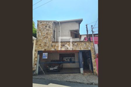 Casa à venda com 225m², 5 quartos e 2 vagas Casa à venda com 225m², 5 quartos e 2 vagasFachada