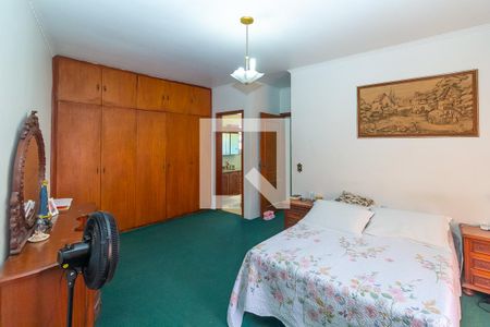Casa à venda com 285m², 4 quartos e 3 vagas Casa à venda com 285m², 4 quartos e 3 vagasQuarto 4 - Suíte