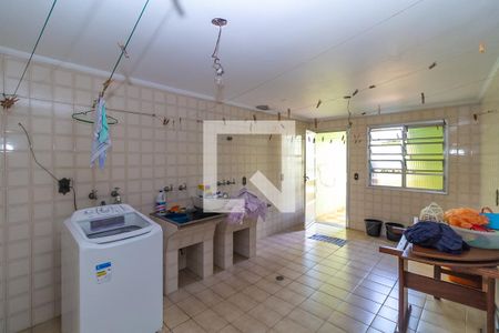 Casa à venda com 285m², 4 quartos e 3 vagas Casa à venda com 285m², 4 quartos e 3 vagasÁrea de Serviço